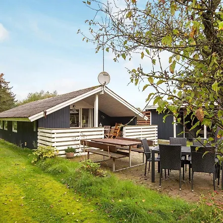Three-bedroom Holiday In 5