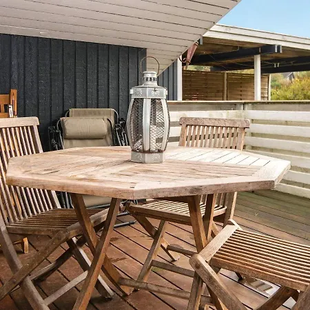 Three-bedroom Holiday In 5 *