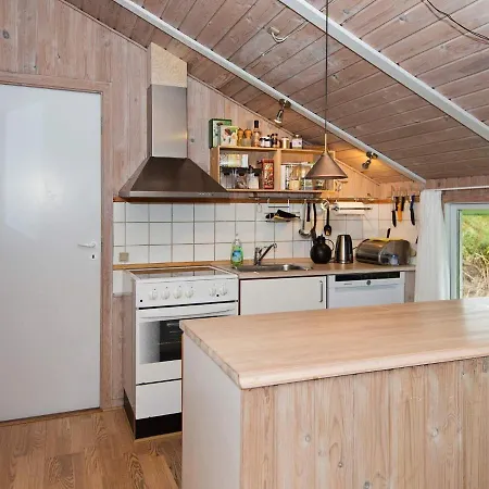 Three-bedroom Holiday In 5 *