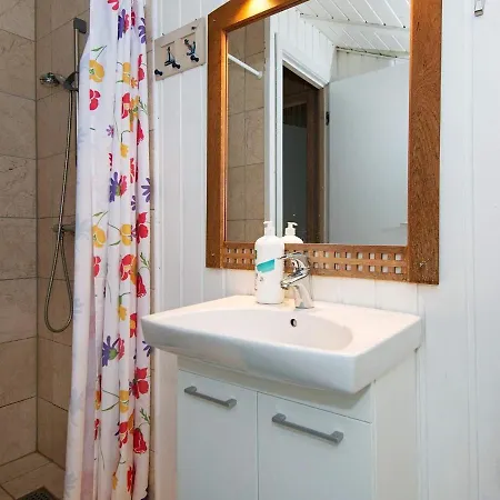 Three-bedroom Holiday In 5