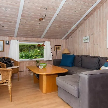 Three-bedroom Holiday In 5