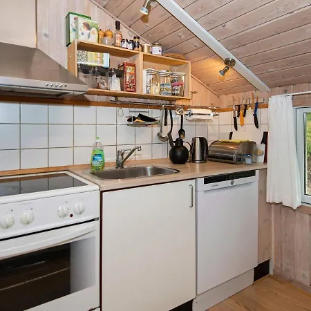 Three-bedroom Holiday In 5 *