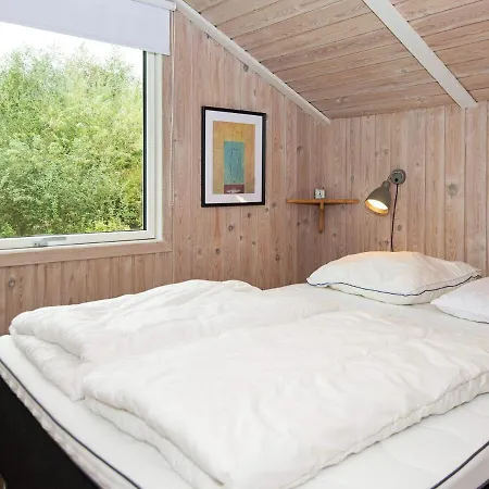 Three-bedroom Holiday In 5 *